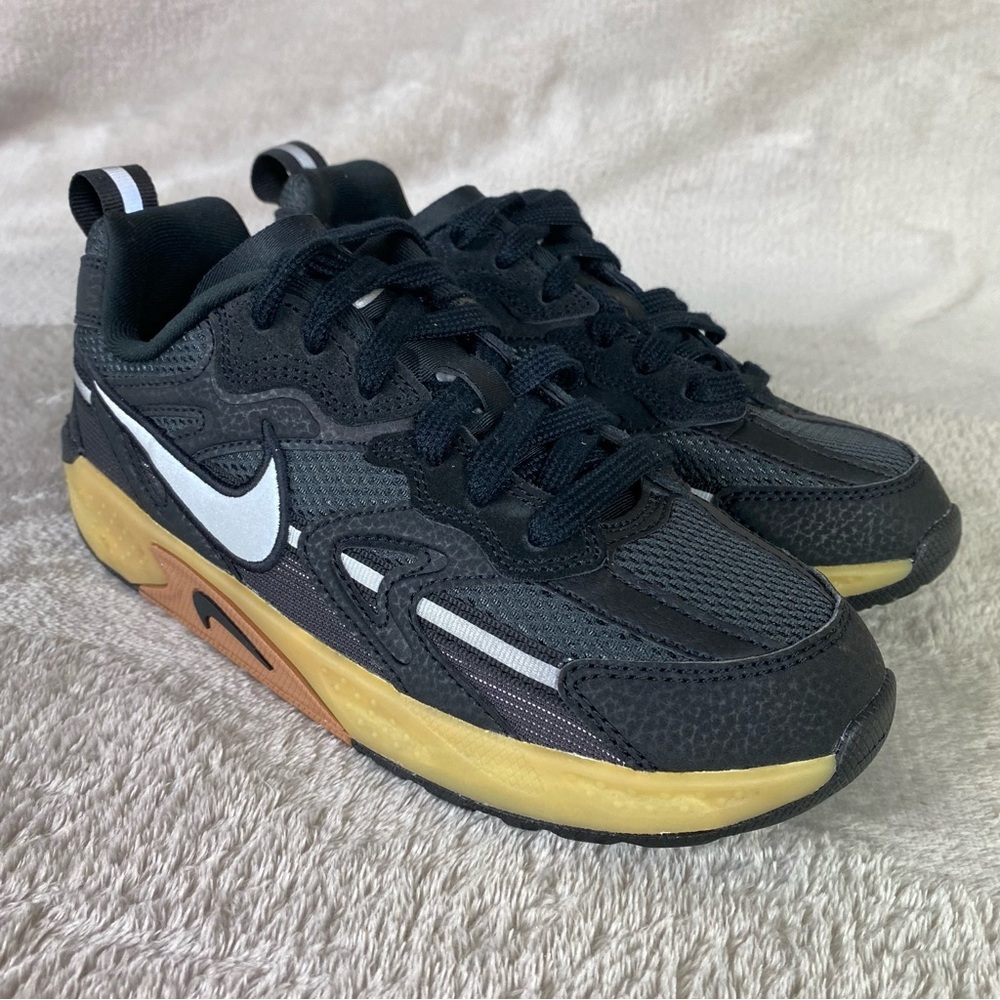 Nike Jam Sneakers Shoes Womens Size 6 Black Gum Sole FN0314-002 Sneakers NEW